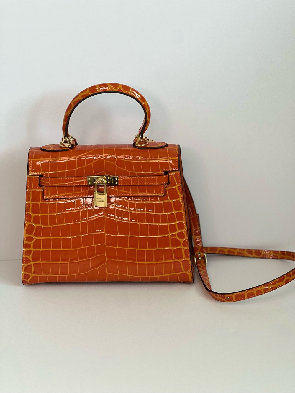 Tiffany&Fred Croc-Embossed Structured Satchel Handbag in Orange leather